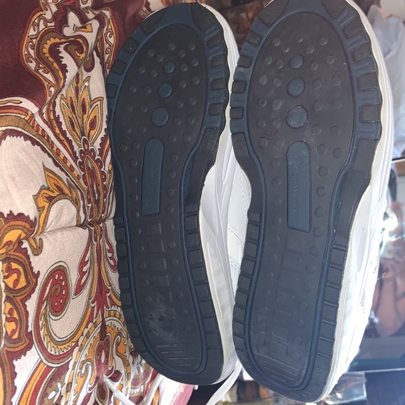 CHAMPION SNEAKERS NWOT. EXCELLENT CONDITION. SIZE 10.5 - Picture 7 of 10